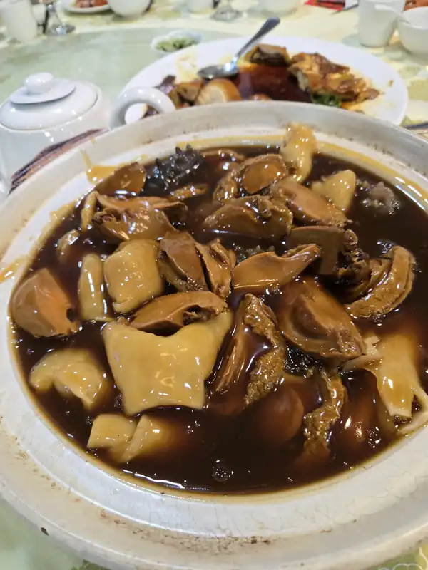 Braised Abalone & Sea Cucumber · 鮑魚海參煲
