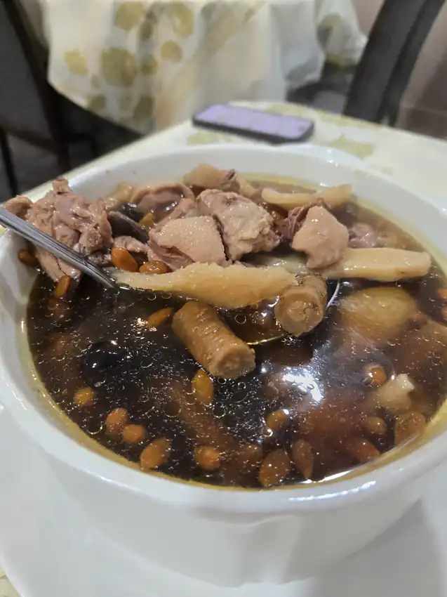 Double-boiled Herbal Chicken Soup · 花旗參燉雞湯