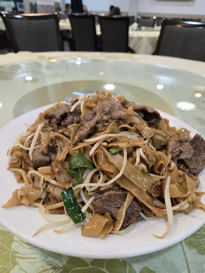 Dry-fried Beef Ho Fun · 乾炒牛河