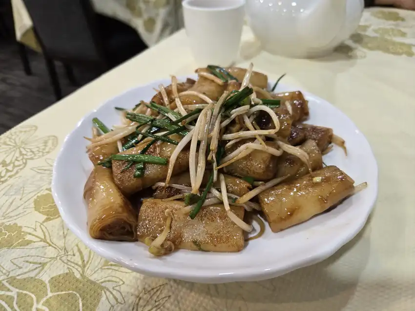 Pan-fried Rice Noodle Rolls · 煎腸粉