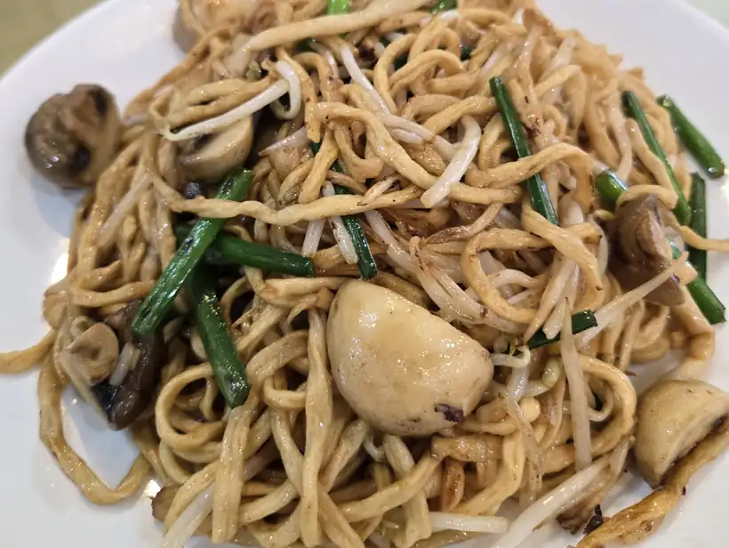 Vegetarian Chow Mein · 齋炒麵